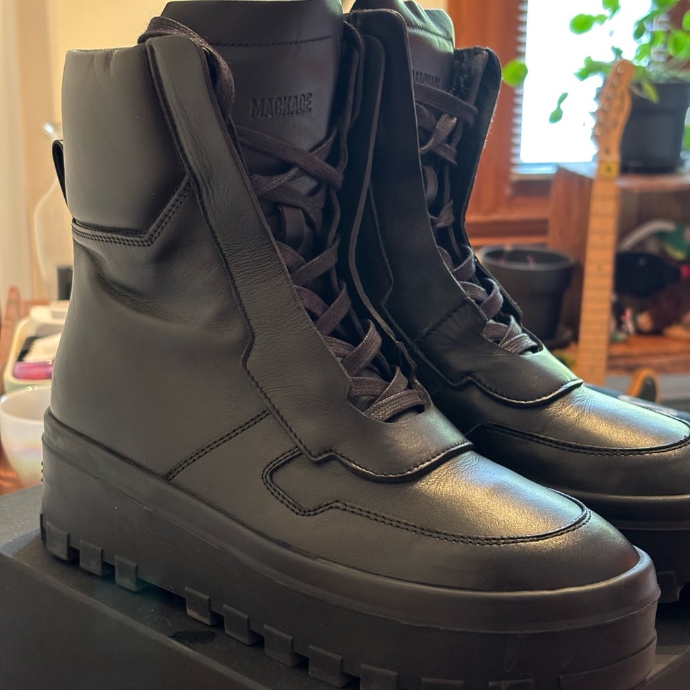Mackage Ekon mid calf leather lace up boots.